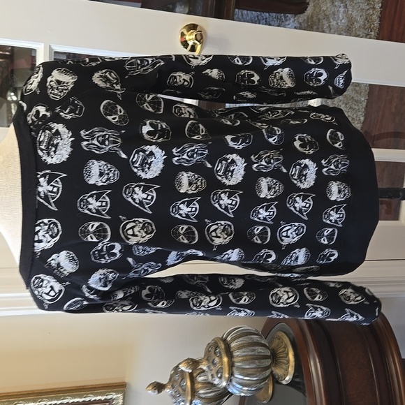 Marvel REVERSIBLE Black Sweatshirt Colorful Characters To White Faces Medium EUC - Picture 6 of 7